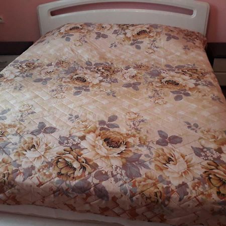Homestay Izolda Batumi Exterior foto
